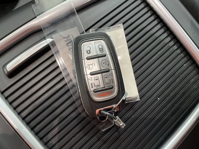 Used 2024 Chrysler Pacifica Touring-L FWD image 31