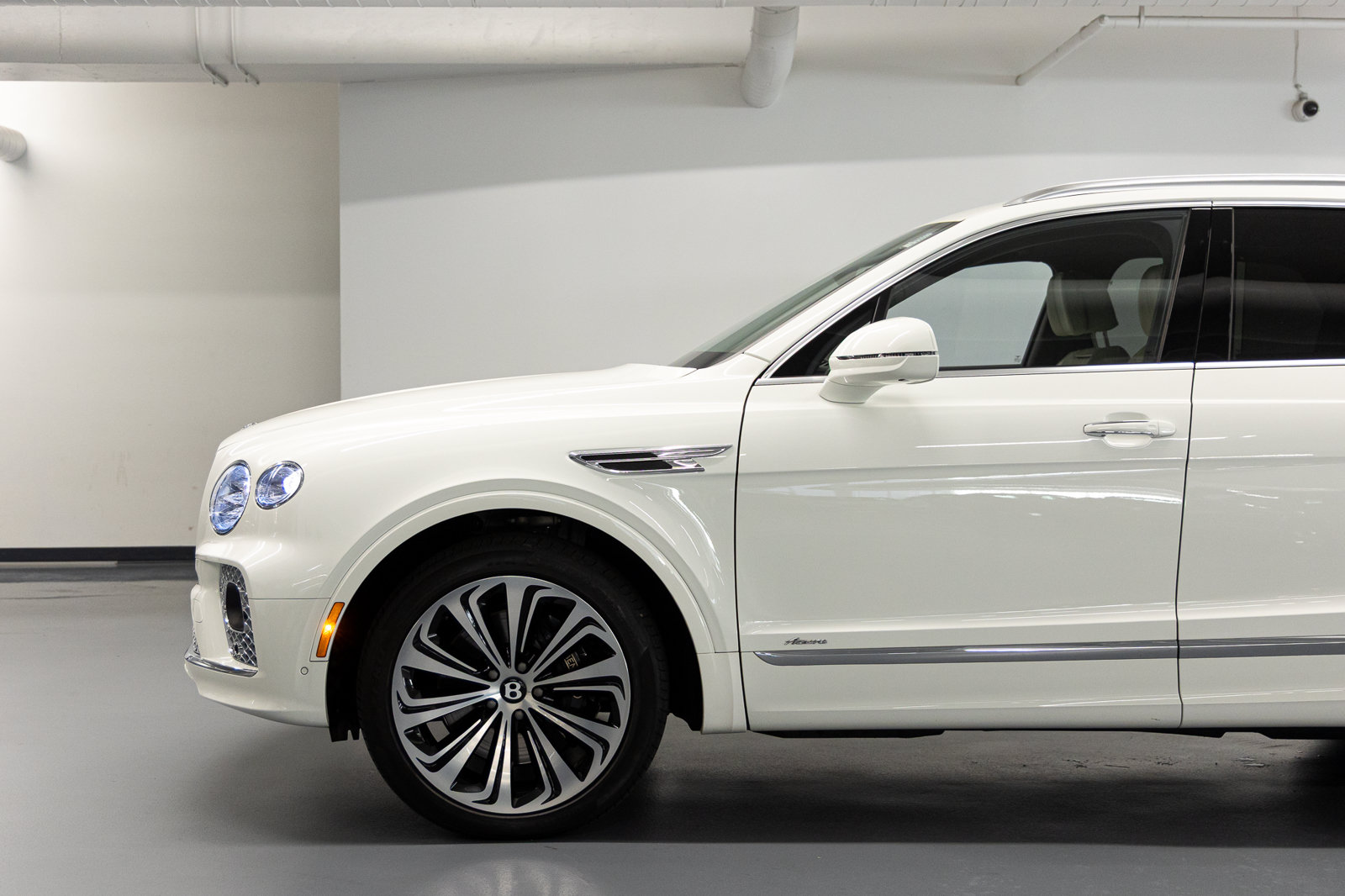 Used 2023 Bentley Bentayga AWD/4WD image 15
