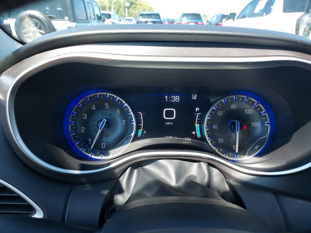 Used 2023 Chrysler Pacifica Touring-L FWD image 18