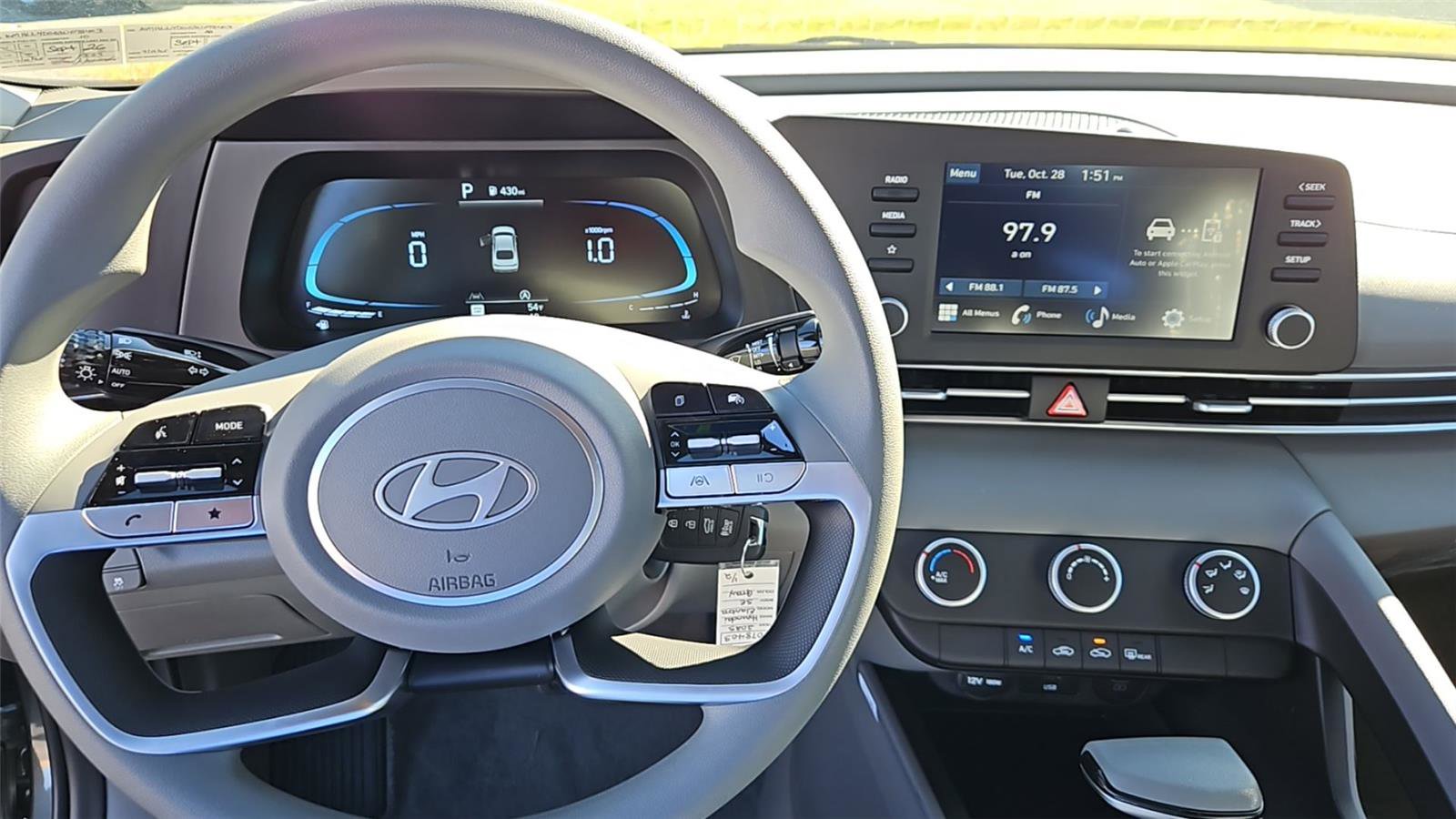 New 2025 Hyundai Elantra SE image 10