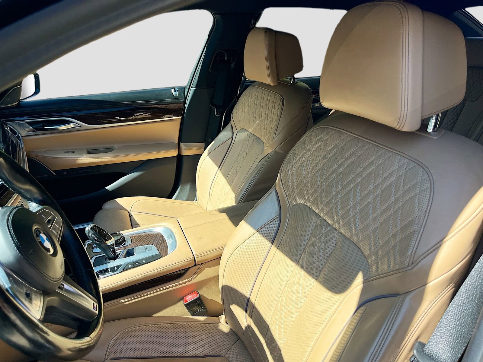 Used 2022 BMW 750i xDrive w/ Executive Package AWD/4WD image 22