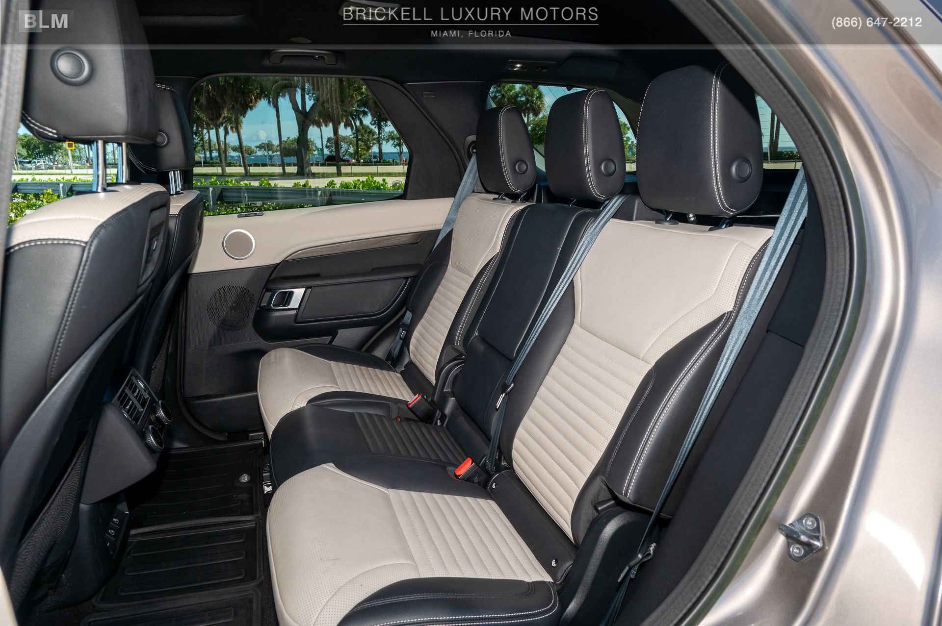 Used 2023 Land Rover Discovery S R-Dynamic image 8