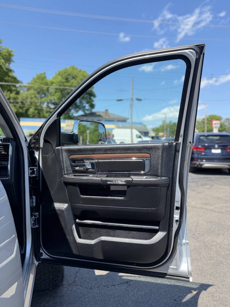 Used 2014 RAM 3500 Laramie AWD/4WD image 19