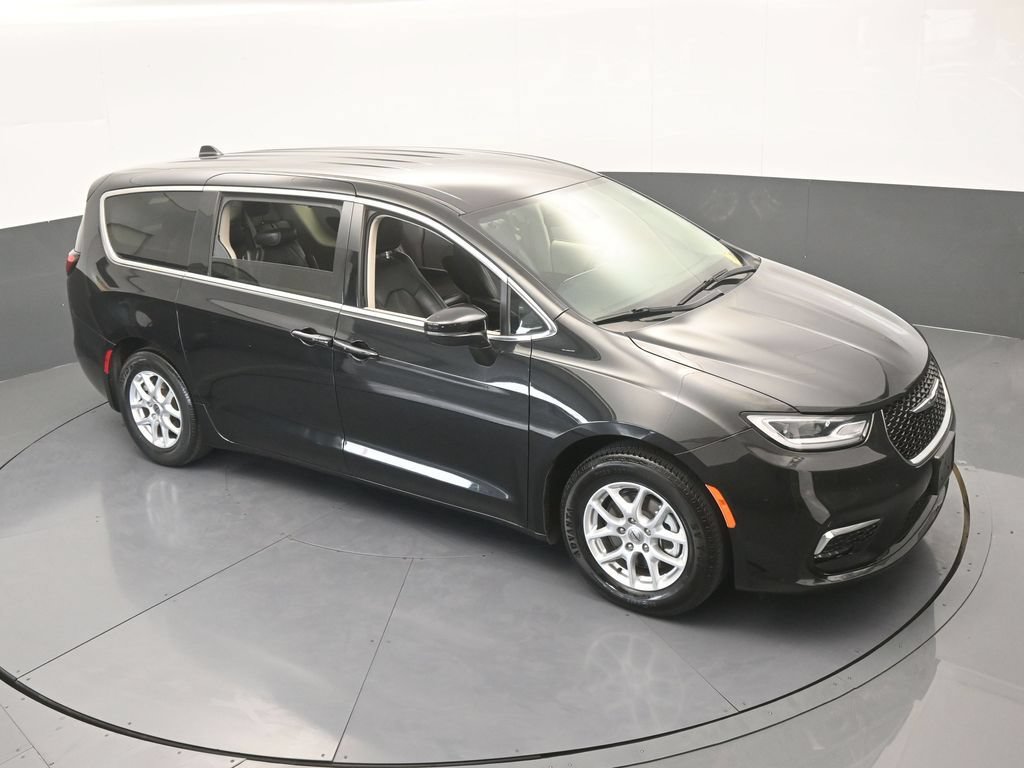 Used 2023 Chrysler Pacifica Touring-L FWD image 51