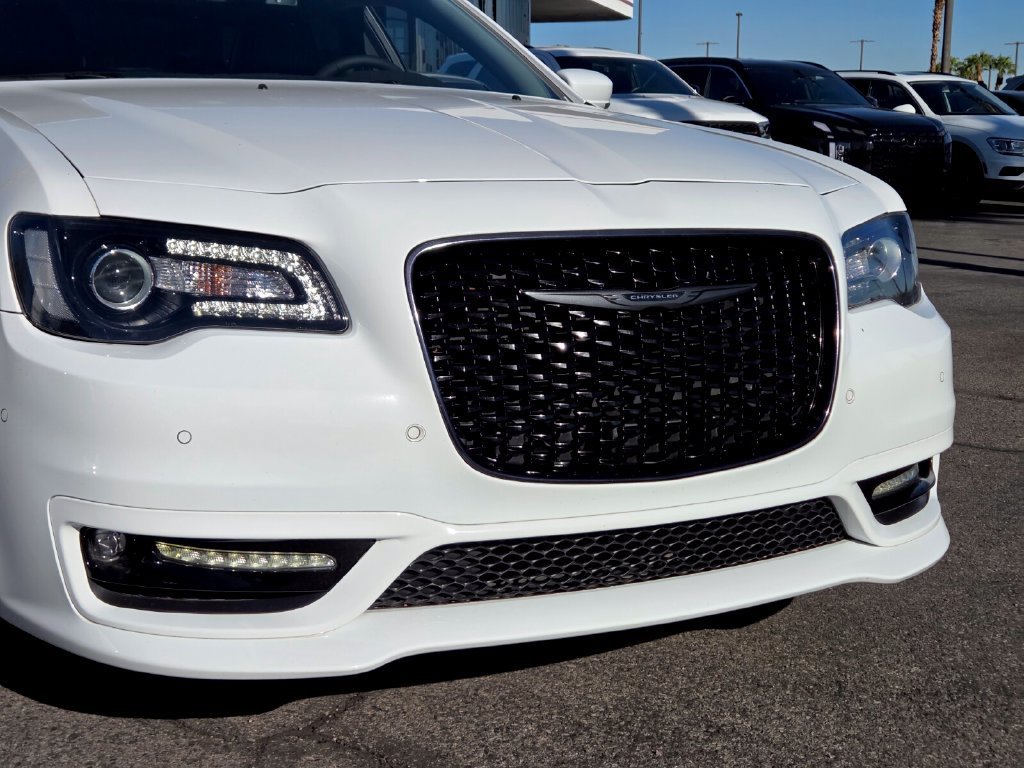 Used 2022 Chrysler 300 Touring L w/ Popular Equipment Group RWD image 8