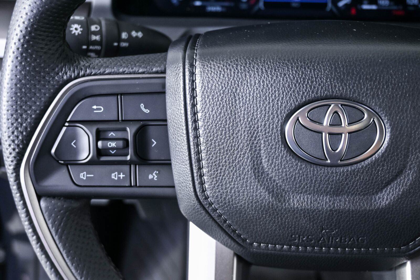 Used 2025 Toyota Tacoma TRD Off-Road AWD/4WD image 9
