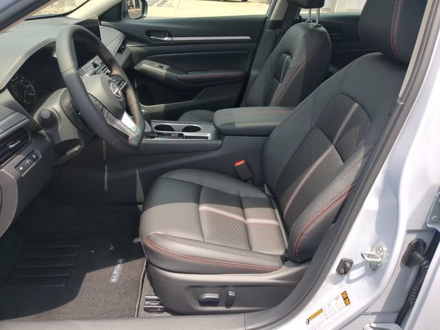 New 2026 Nissan Altima 2.5 SR w/ SR Midnight Edition Package FWD image 13