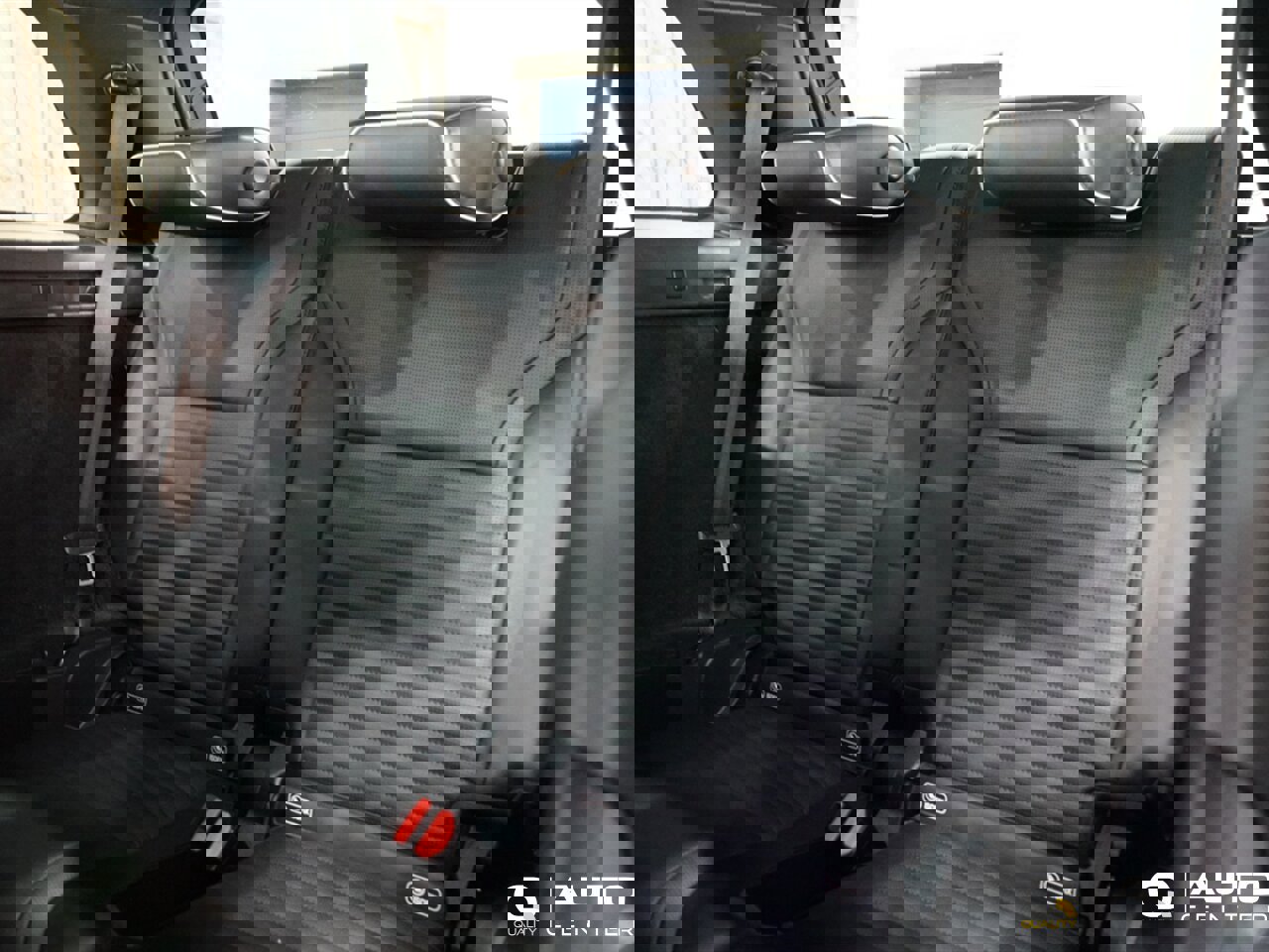 Used 2017 Land Rover Discovery HSE image 45