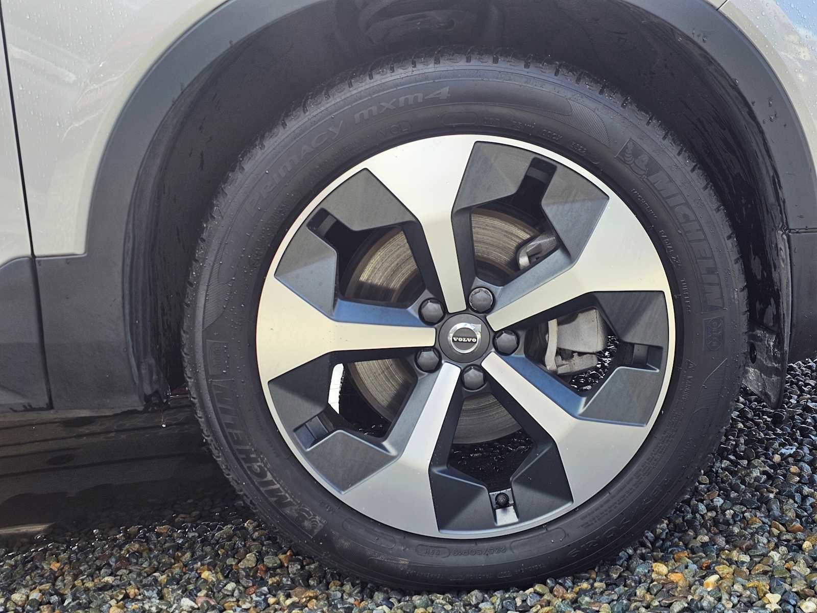Used 2023 Volvo XC40 B5 Plus w/ Protection Package Premier AWD/4WD image 9