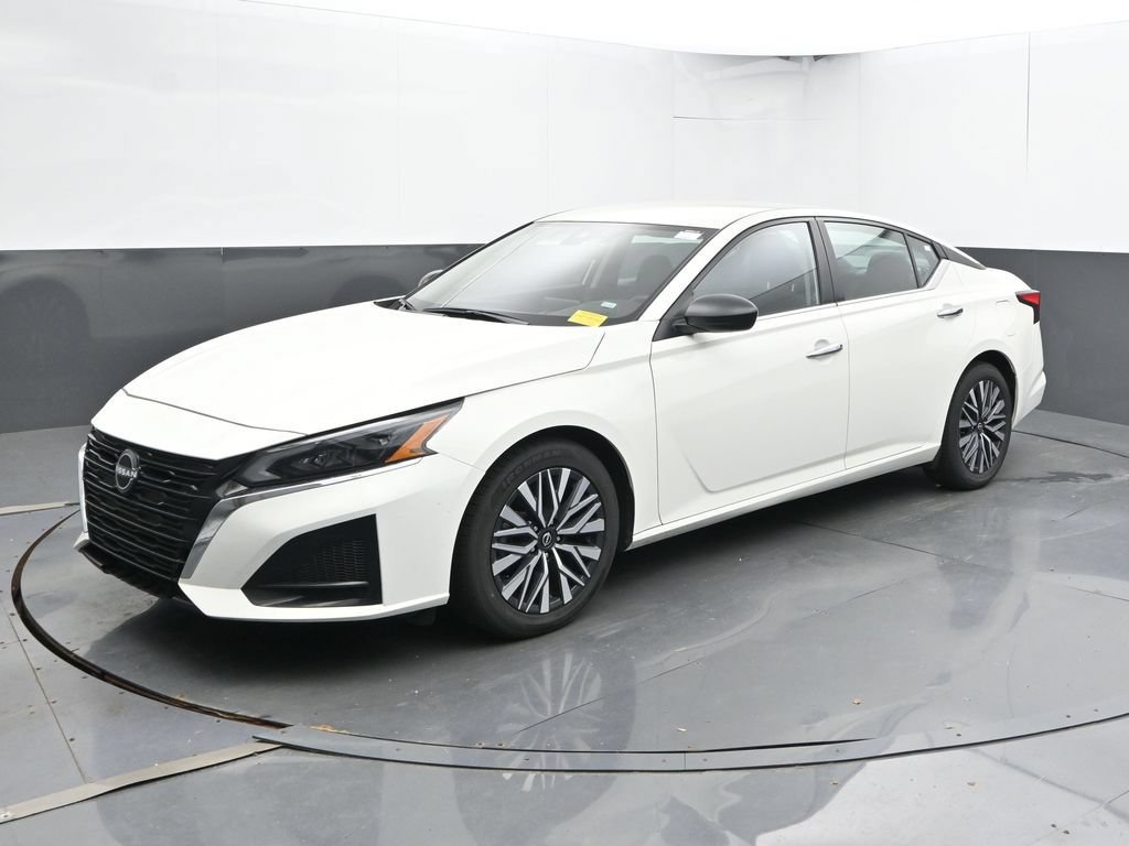 Used 2025 Nissan Altima 2.5 SV FWD image 8