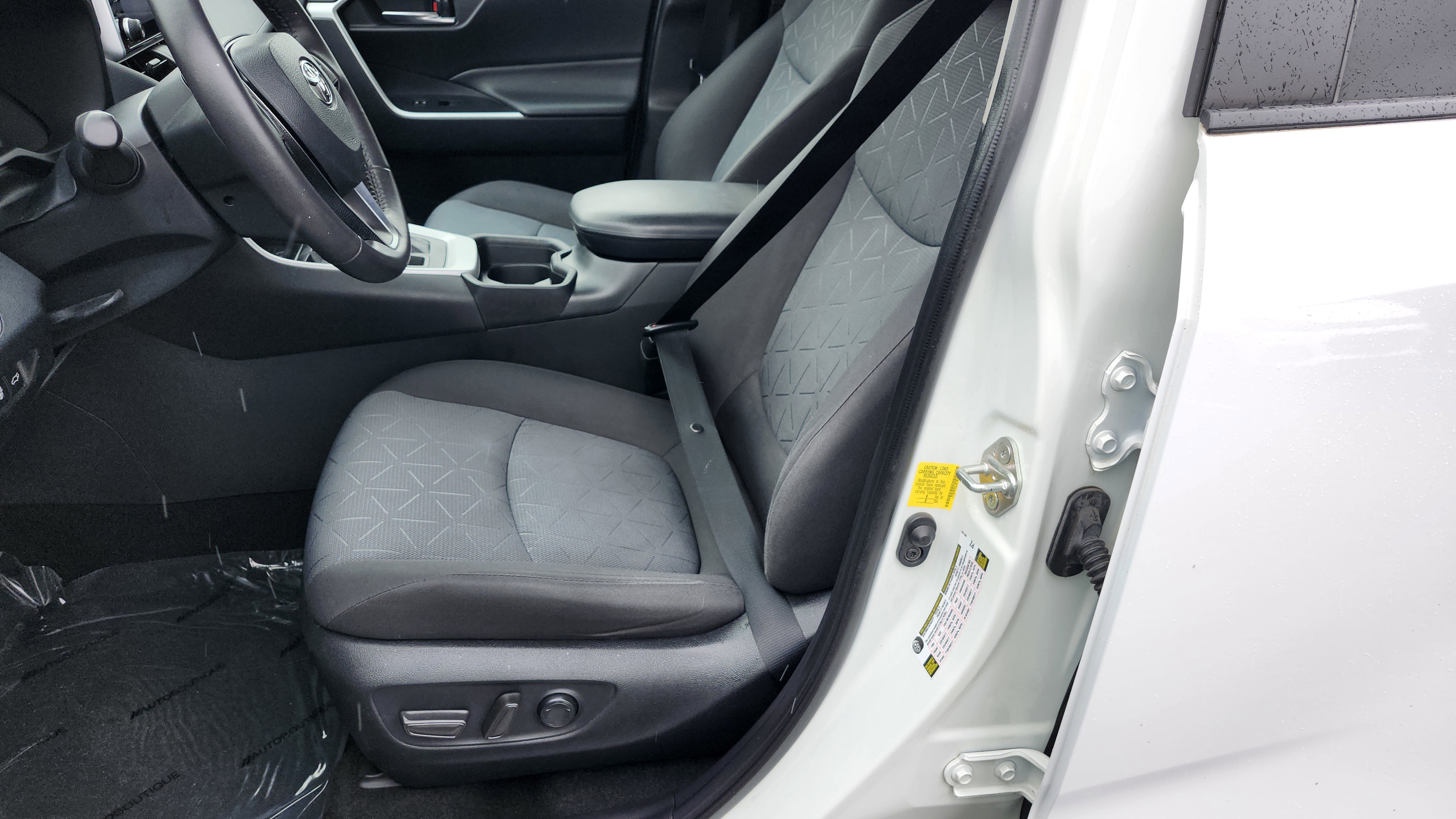 Used 2020 Toyota RAV4 XLE image 17