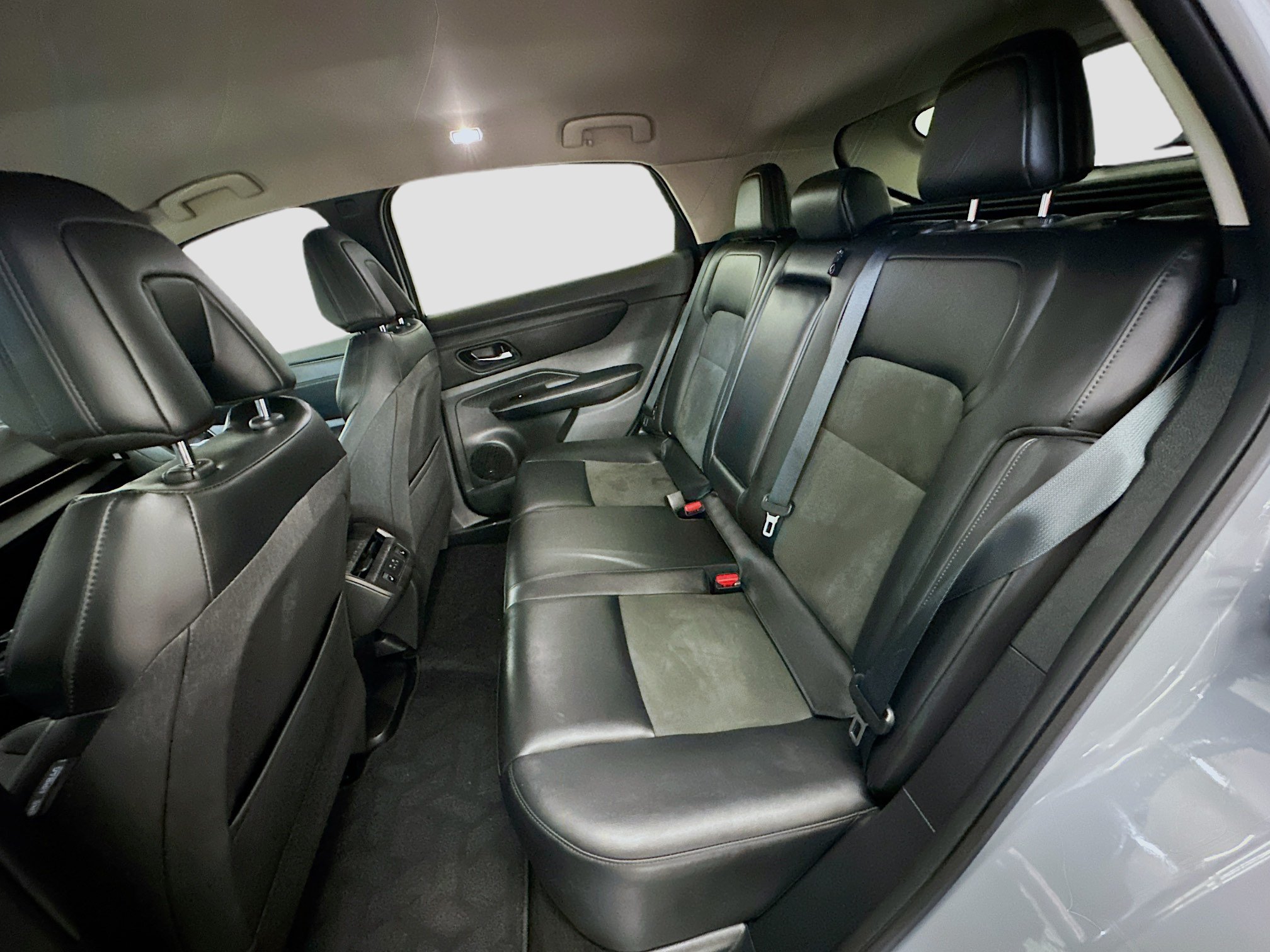 Used 2024 Nissan Ariya AWD image 29