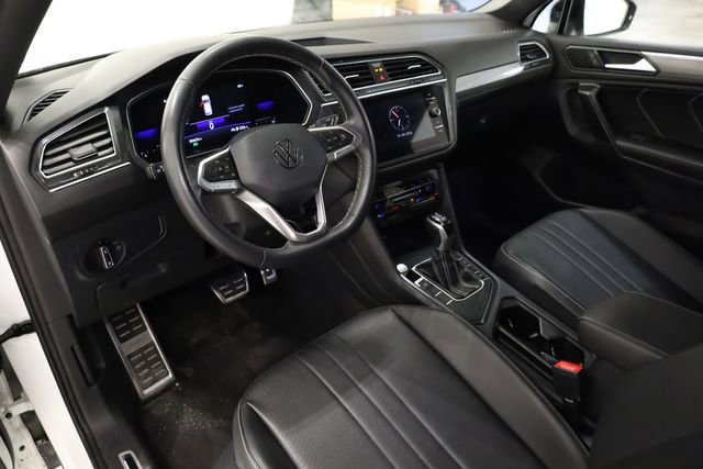 Used 2023 Volkswagen Tiguan SE R-Line image 12