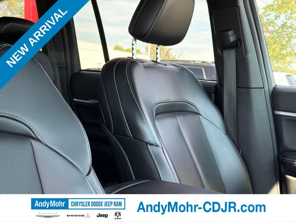 Used 2025 Jeep Grand Cherokee Limited w/ Luxury Tech Group II AWD/4WD image 25
