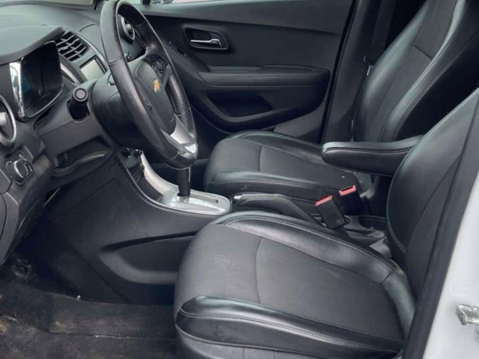 Used 2016 Chevrolet Trax LT w/ LT Convenience Package FWD image 3