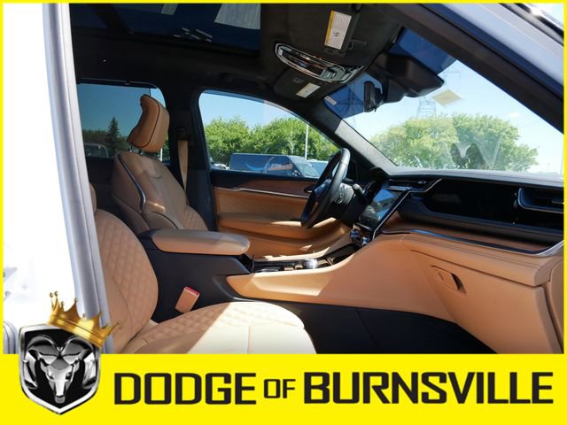 Used 2023 Jeep Grand Cherokee L Summit AWD/4WD image 15