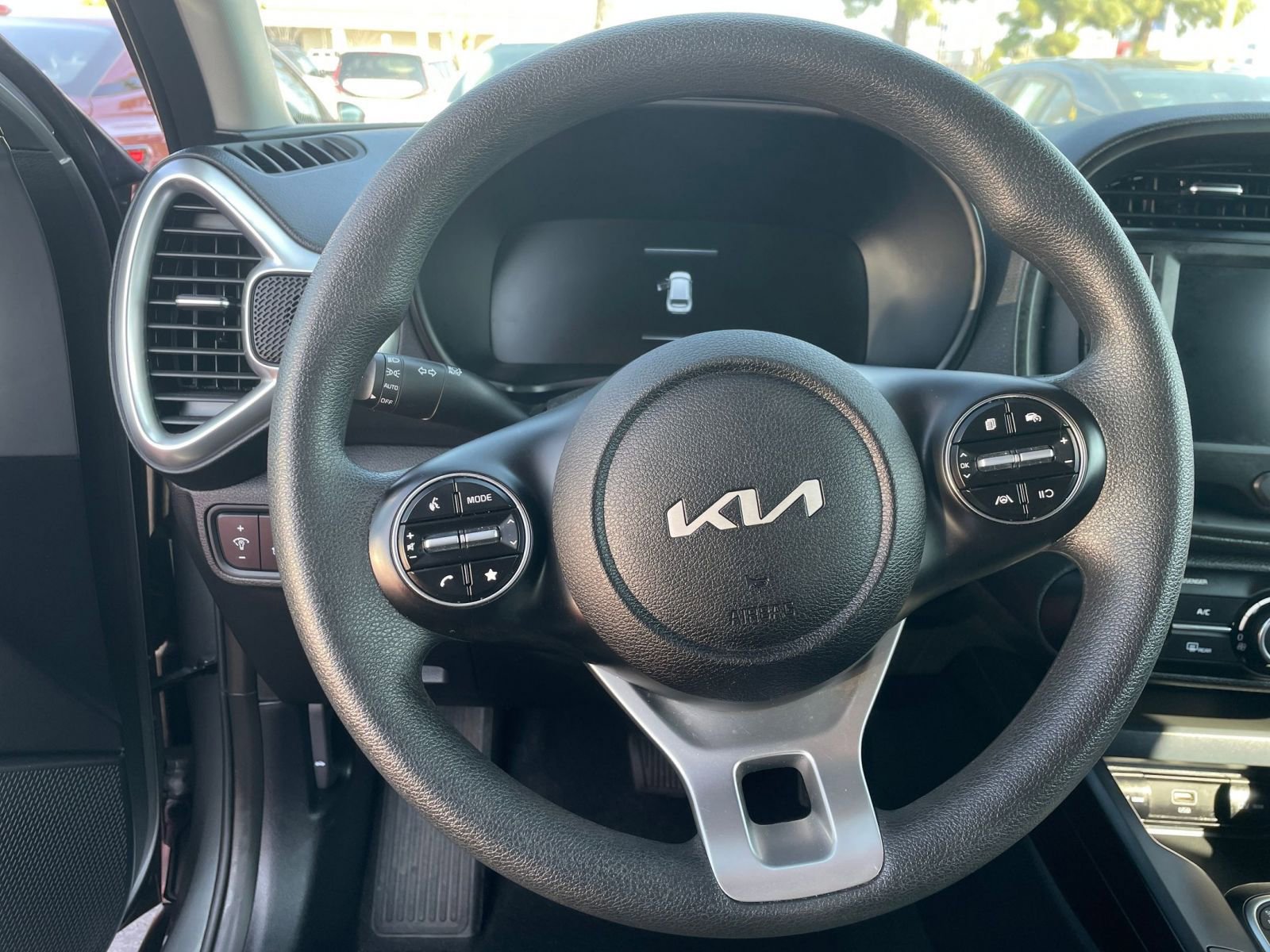Used 2025 Kia Soul LX w/ LX Technology Package image 32