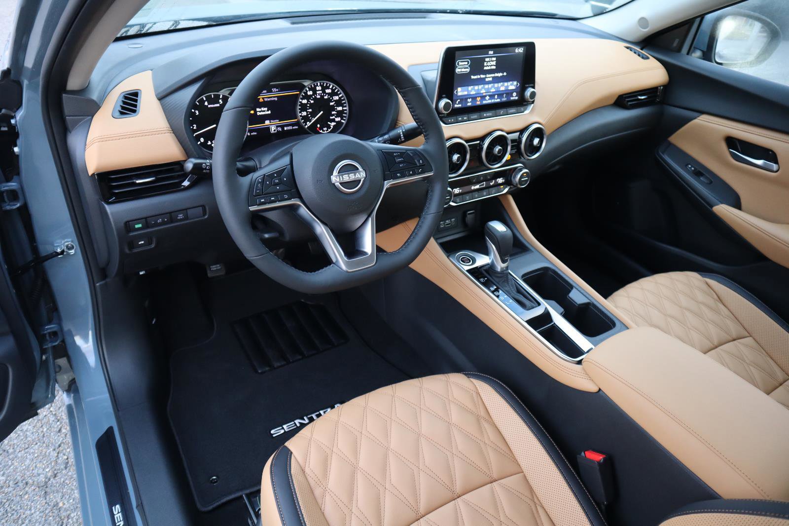 Used 2025 Nissan Sentra SV w/ SV Premium Package image 19