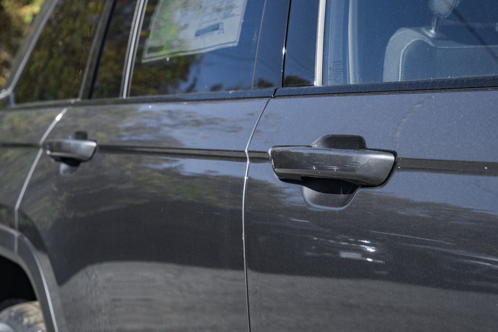 New 2025 Jeep Grand Cherokee Laredo X w/ Luxury Tech Group I image 15