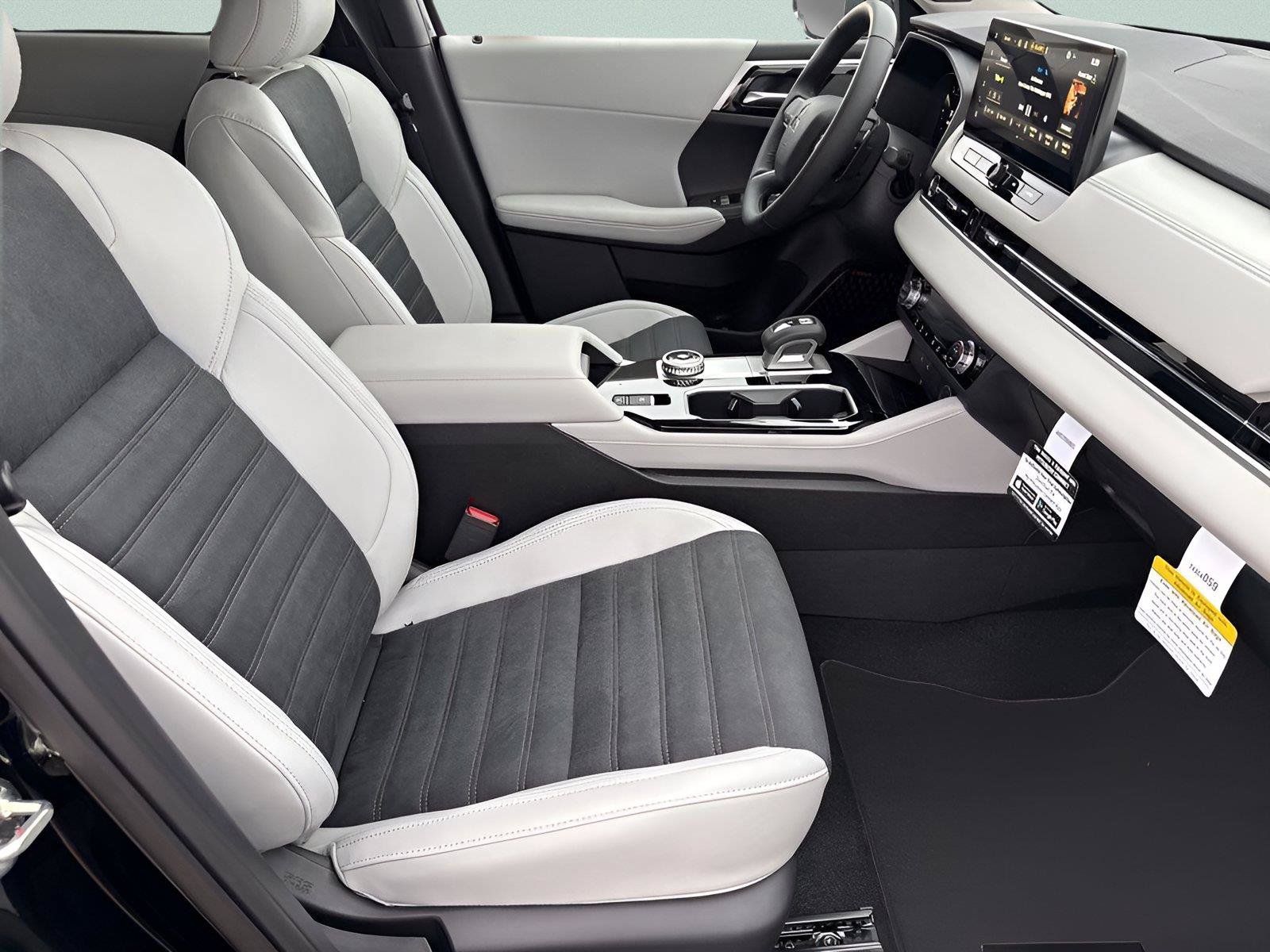 Used 2025 Mitsubishi Outlander SE AWD/4WD image 24