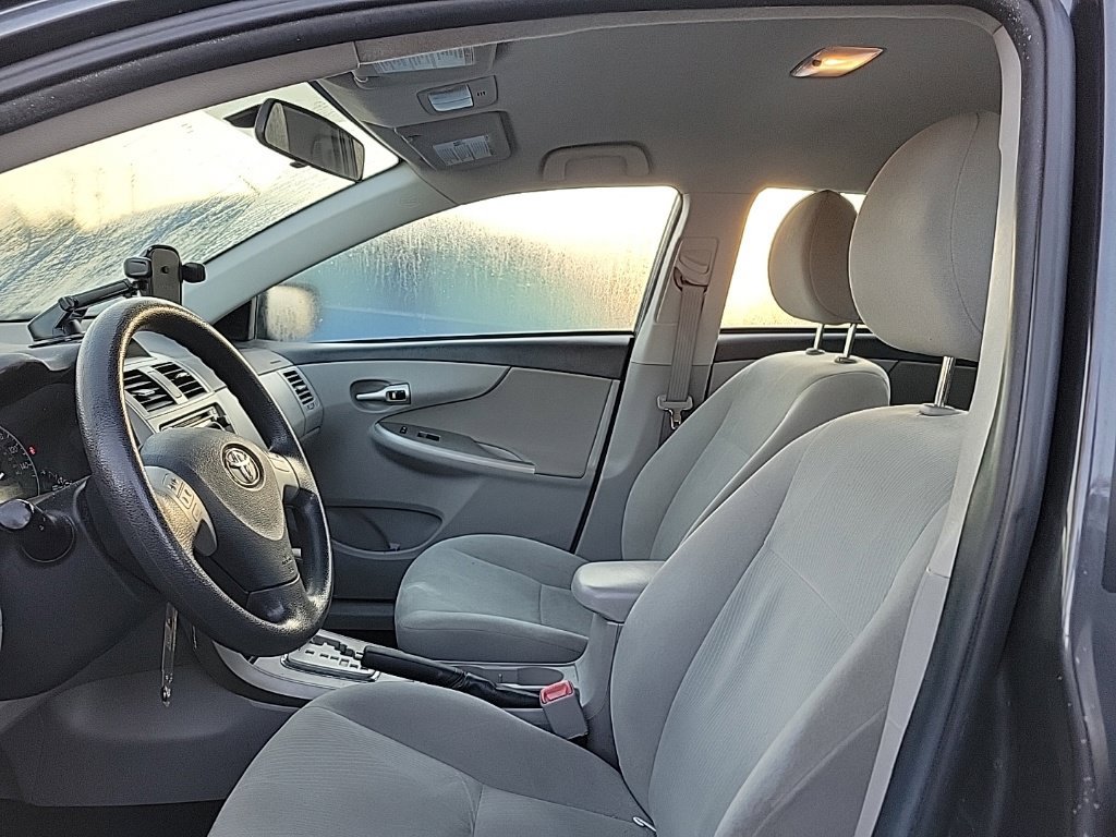 Used 2012 Toyota Corolla LE FWD image 6
