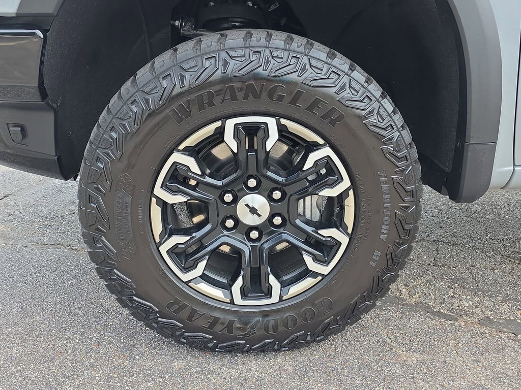 Used 2024 Chevrolet Silverado 1500 ZR2 AWD/4WD image 9