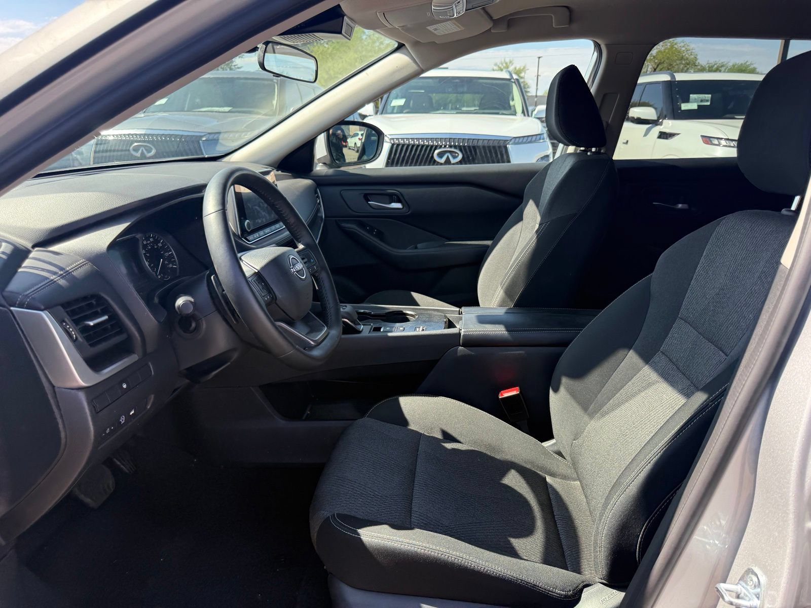 Certified 2025 Nissan Rogue SV FWD image 11