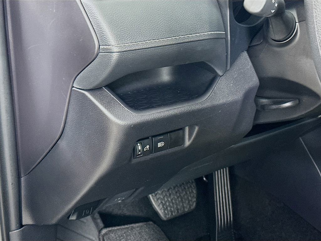 Used 2025 Toyota RAV4 LE image 10