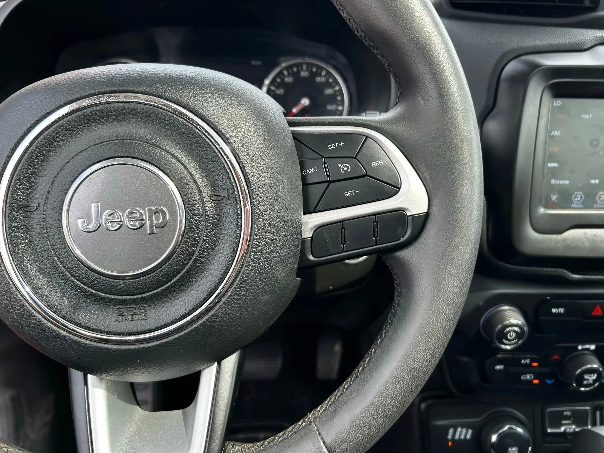 Used 2021 Jeep Renegade Latitude image 16