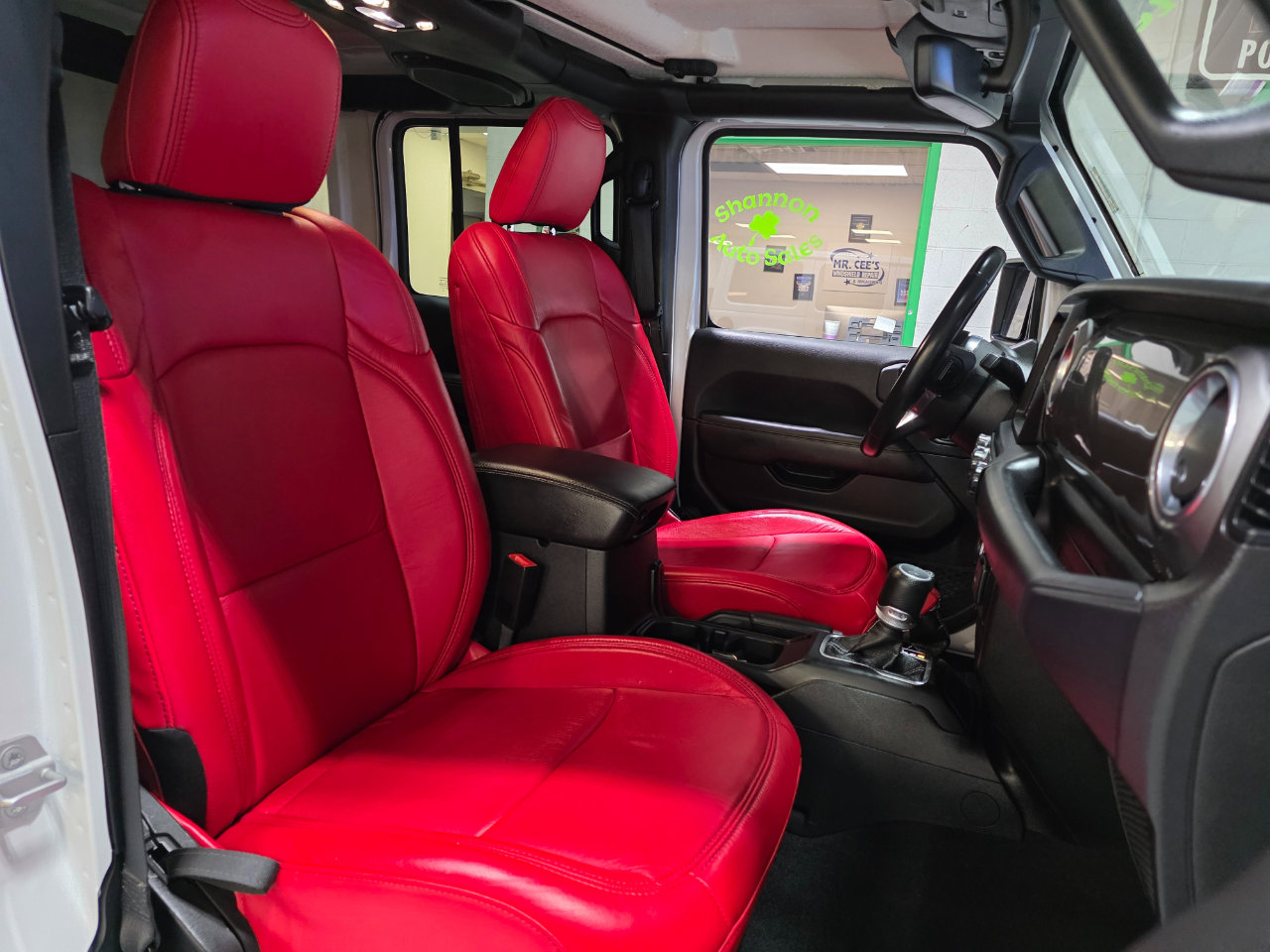 Used 2020 Jeep Wrangler Unlimited Sahara w/ Uconnect 4C Nav & Sound Group image 24