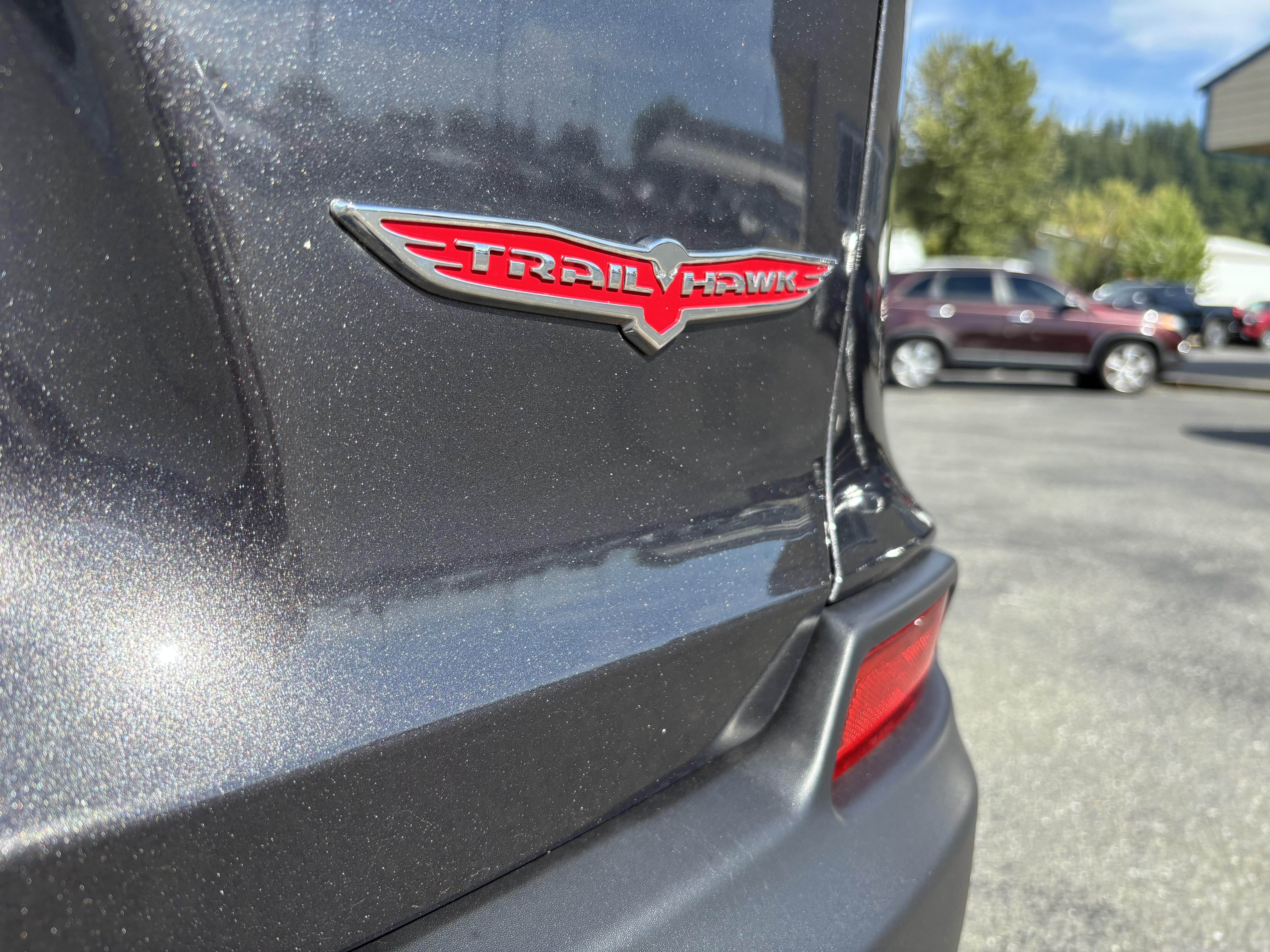 Used 2020 Jeep Cherokee Trailhawk w/ Cold Weather Group AWD/4WD image 12