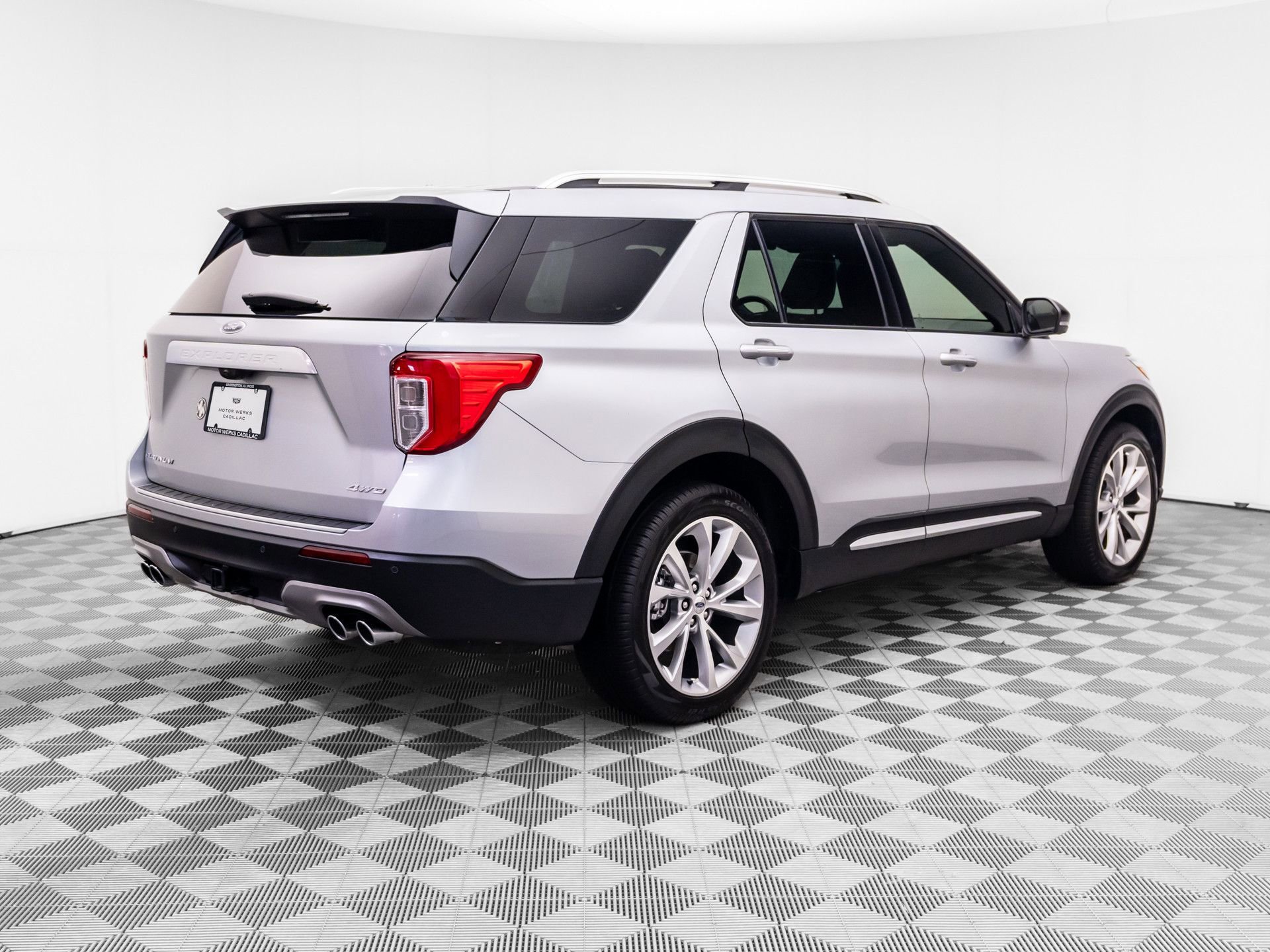Used 2023 Ford Explorer Platinum w/ Technology Package AWD/4WD image 5