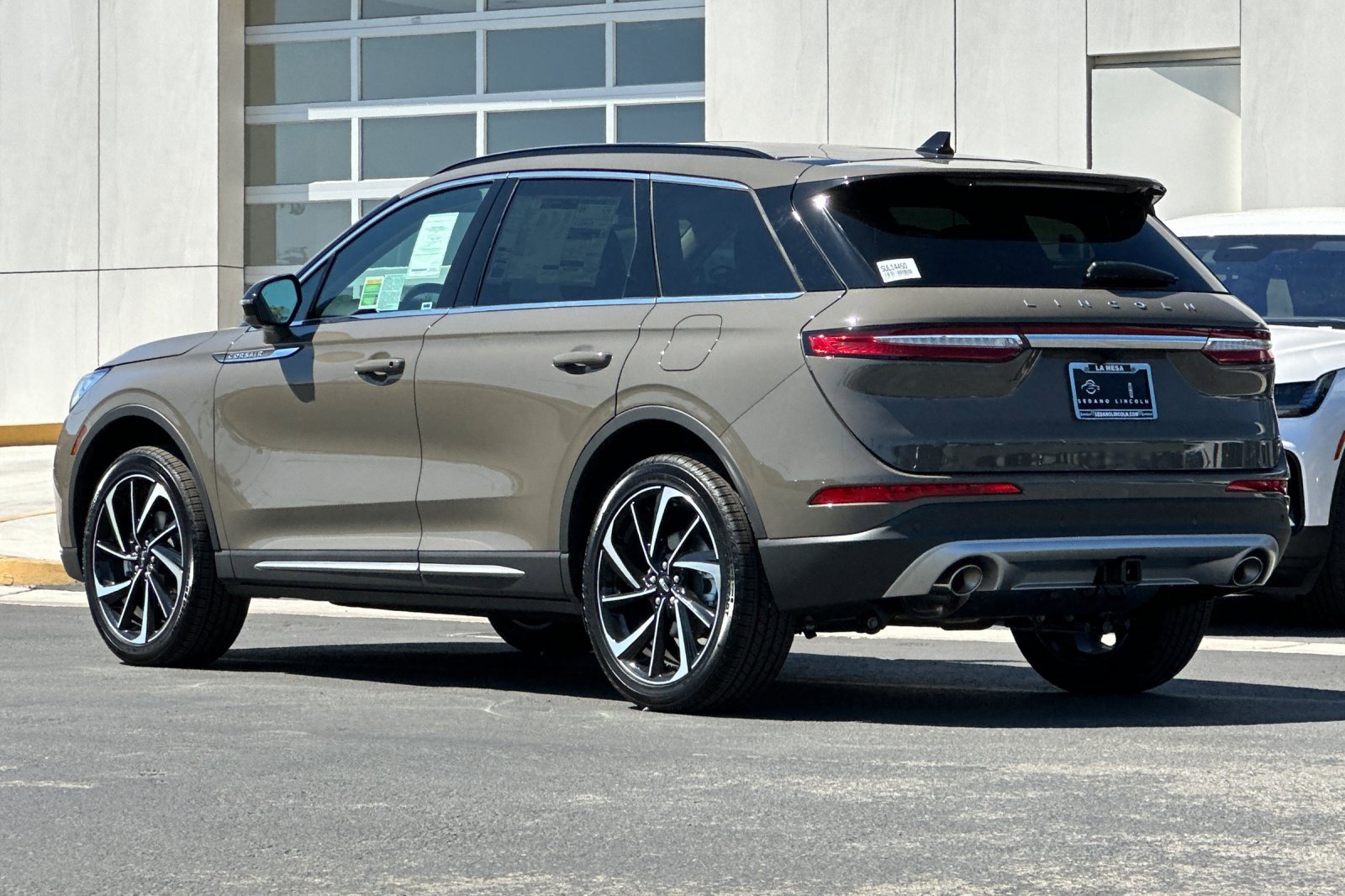 New 2025 Lincoln Corsair Reserve w/ Equipment Group 202A image 5