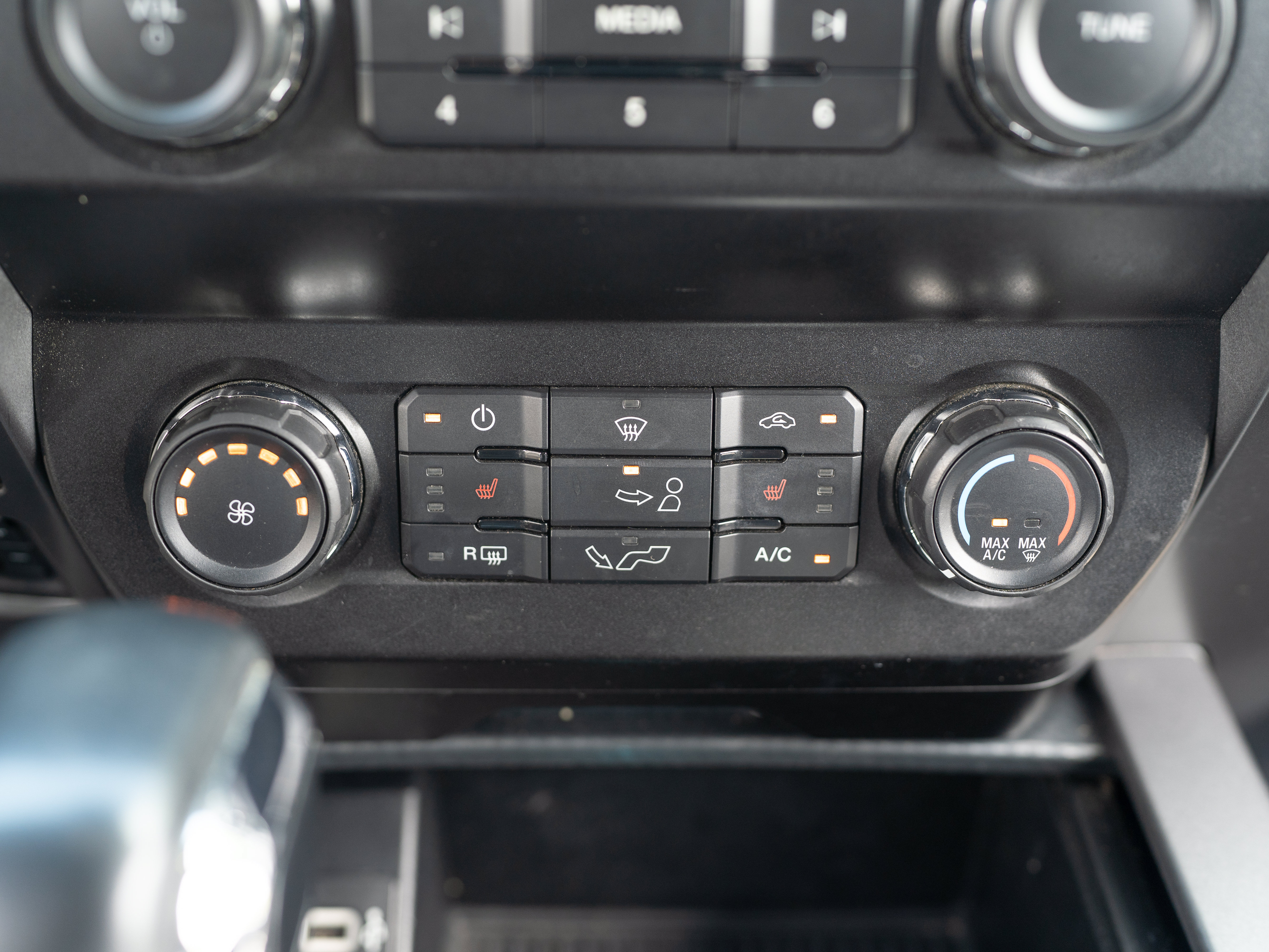 Used 2020 Ford F150 XLT w/ Equipment Group 302A Luxury AWD/4WD image 33