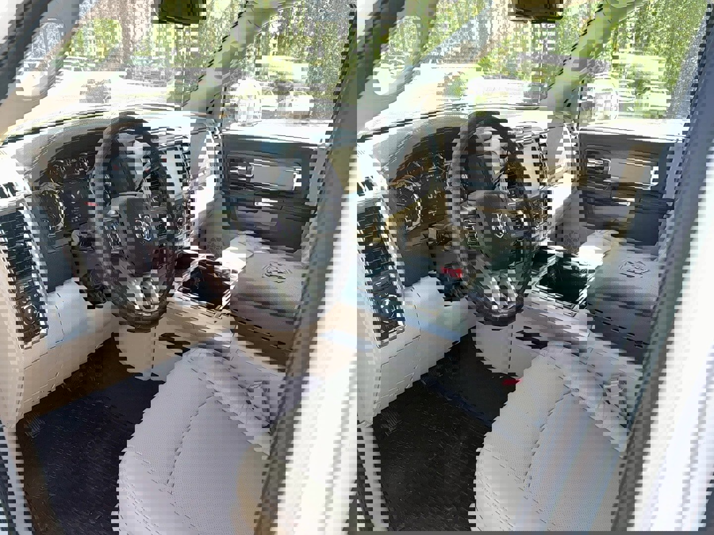 Used 2015 RAM 2500 Laramie w/ Protection Group image 11