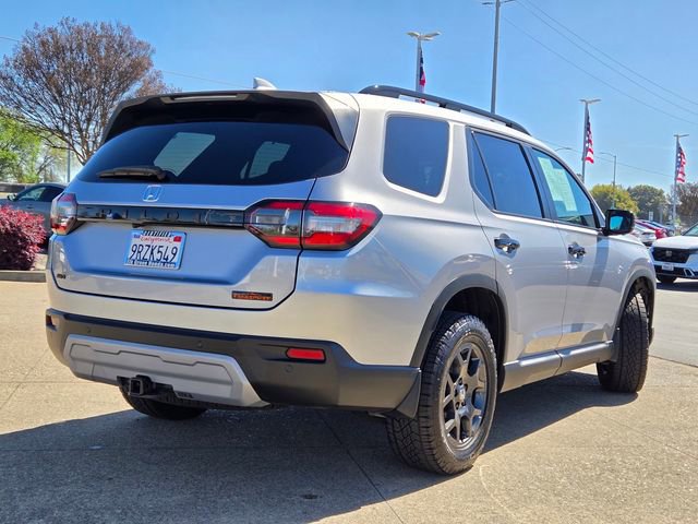 Used 2025 Honda Pilot TrailSport image 4