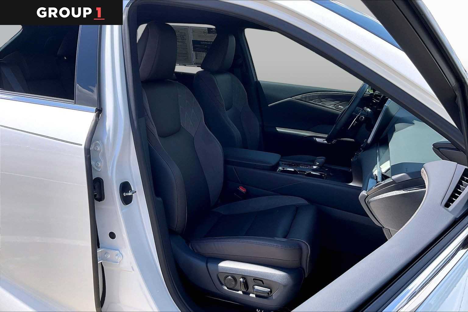 Certified 2025 Lexus RX 350 FWD w/ Convenience Package image 8