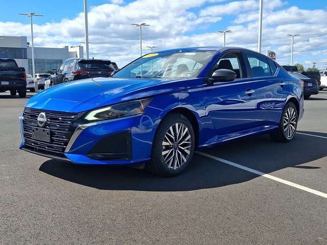 Used 2025 Nissan Altima 2.5 SV AWD/4WD image 3