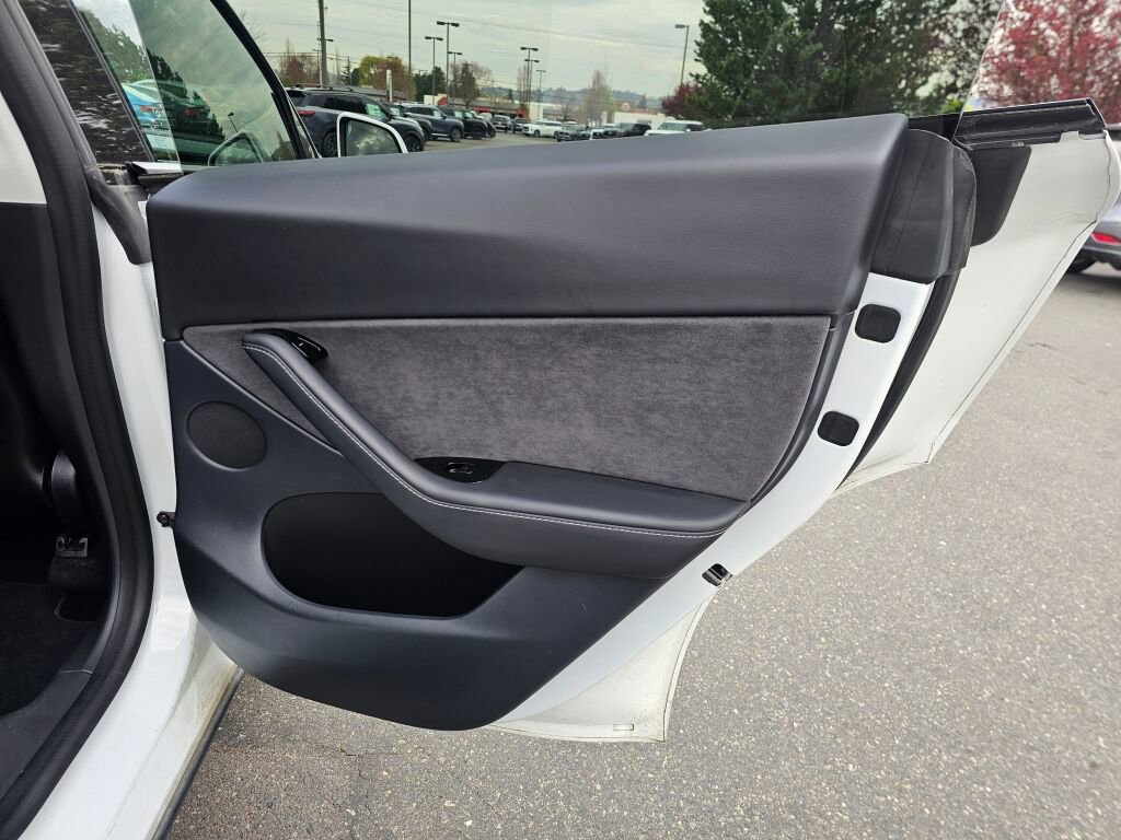 Used 2020 Tesla Model Y Long Range image 14