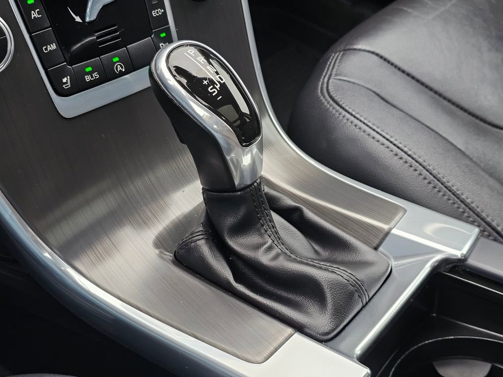 Used 2015 Volvo XC60 T5 Premier w/ Proximity Package image 25