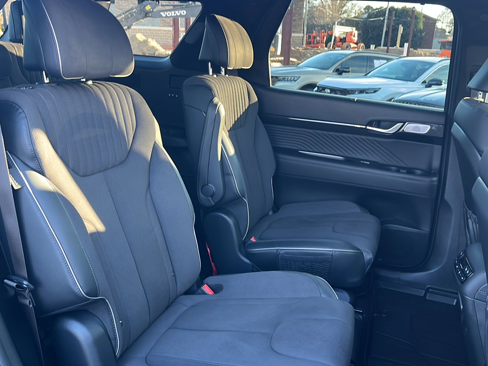 Used 2025 Hyundai Palisade Calligraphy image 12