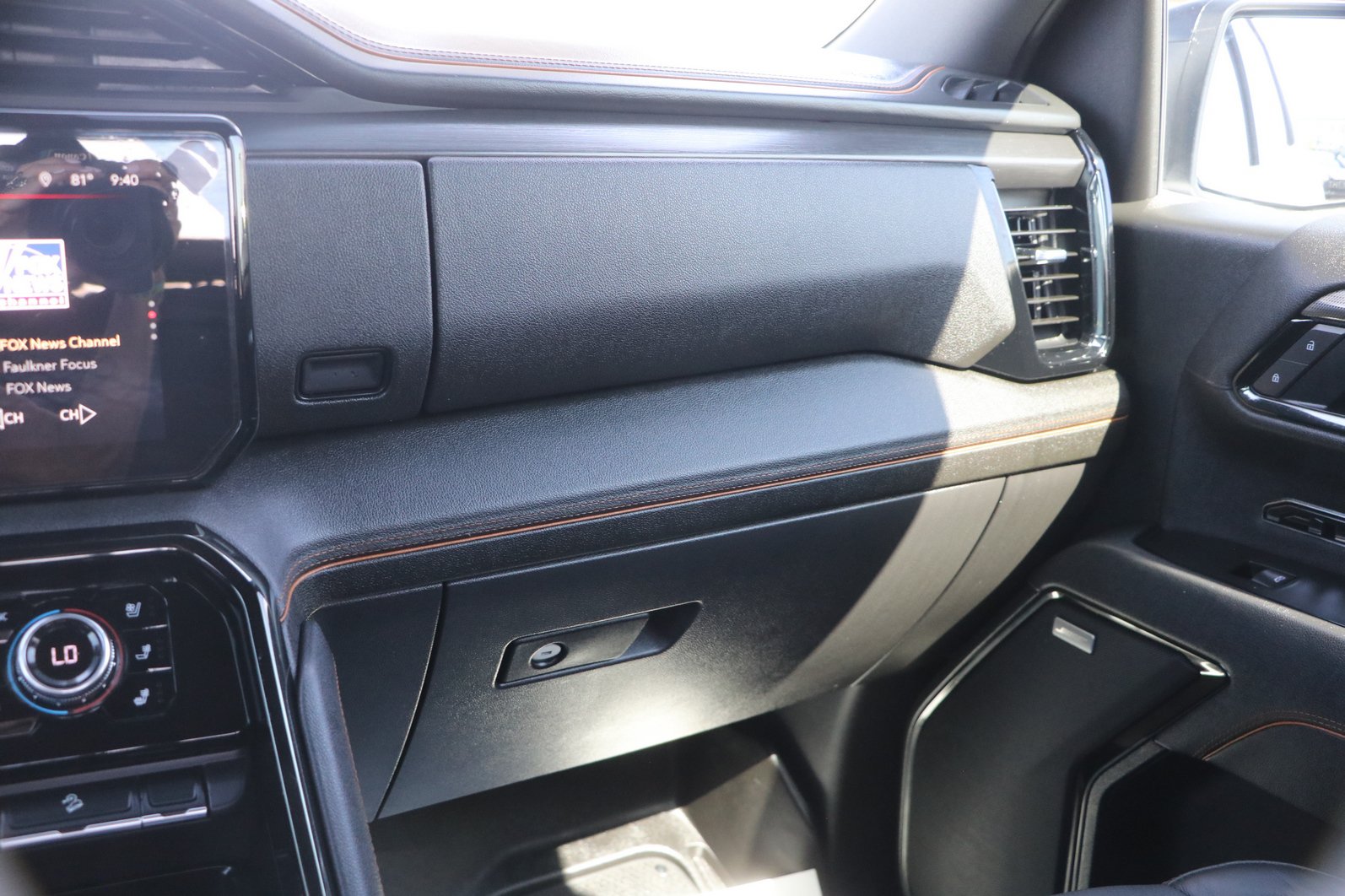 Used 2025 GMC Sierra 1500 AT4 w/ AT4 Premium Package AWD/4WD image 26