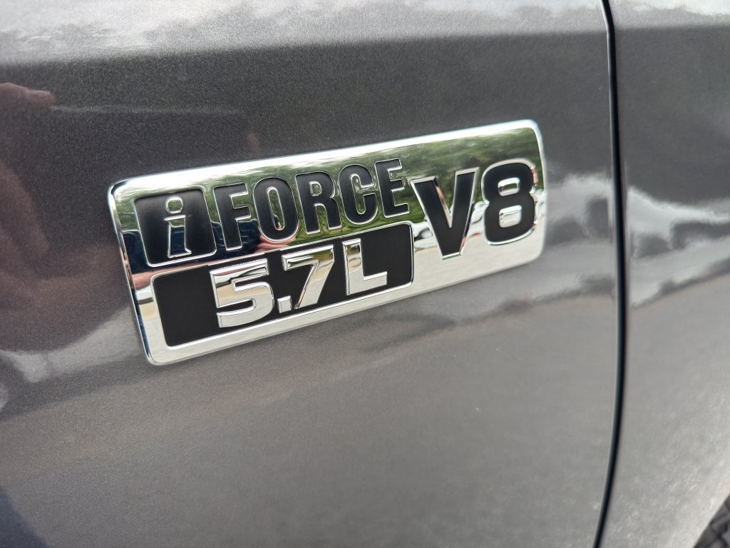 Used 2019 Toyota Tundra SR5 w/ SR5 Upgrade Package AWD/4WD image 17