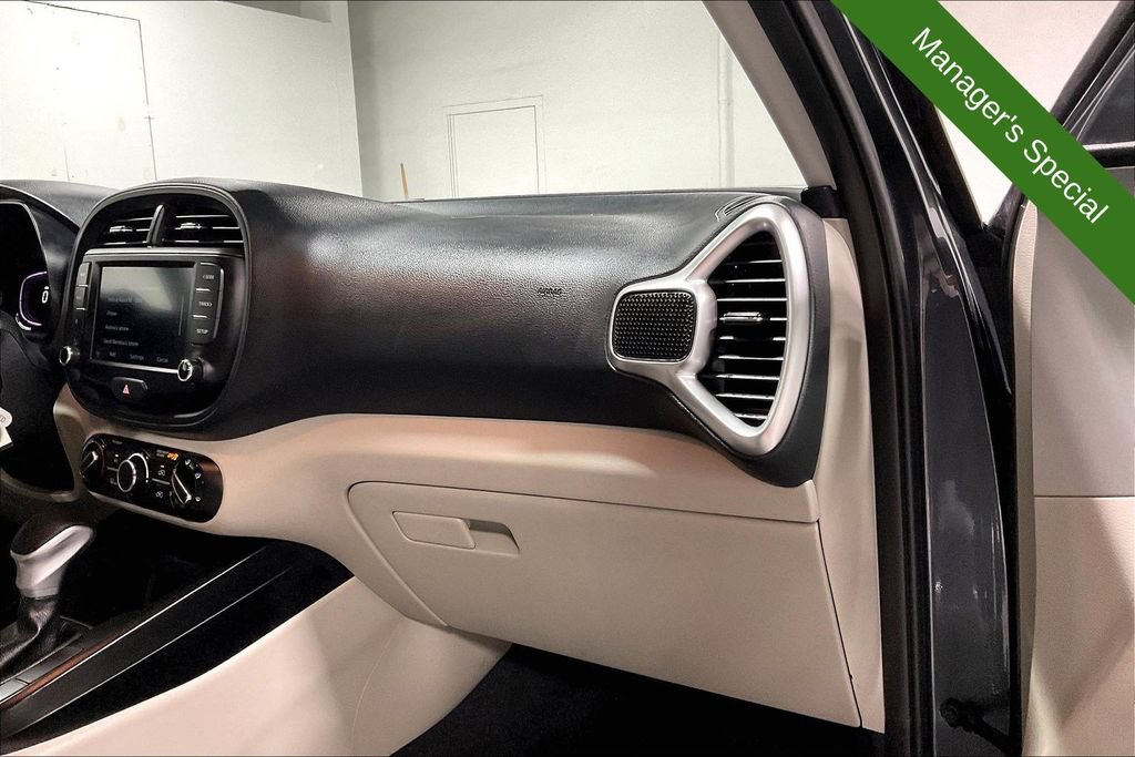 Used 2025 Kia Soul LX FWD image 19