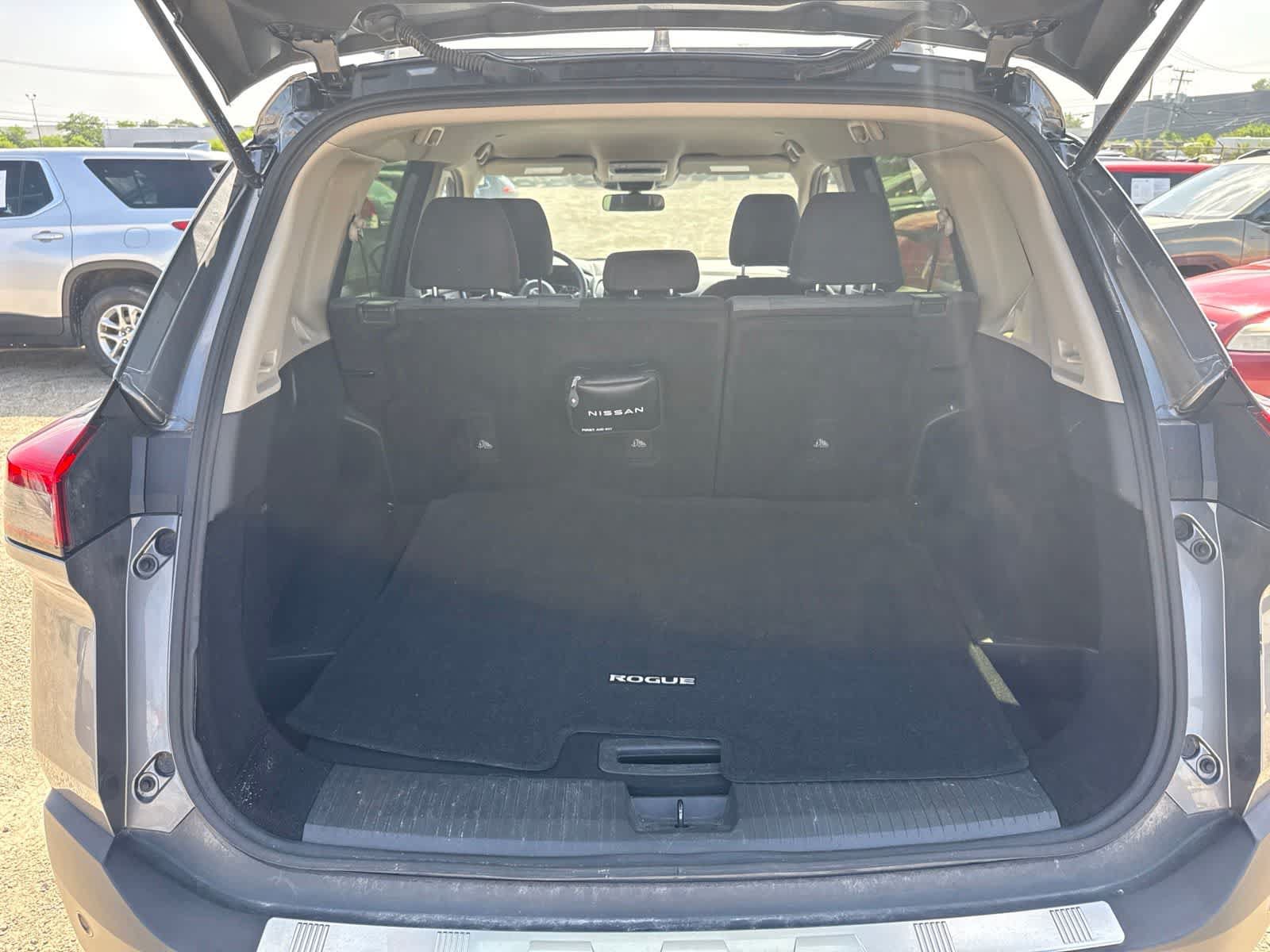 Used 2023 Nissan Rogue SV AWD/4WD image 14
