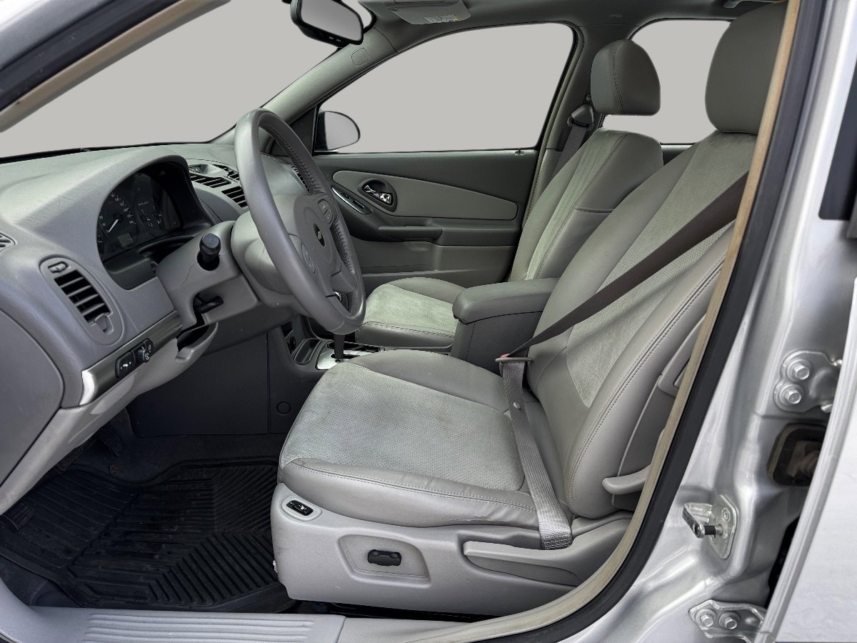 Used 2005 Chevrolet Malibu LT w/ Preferred Equipment Group image 16