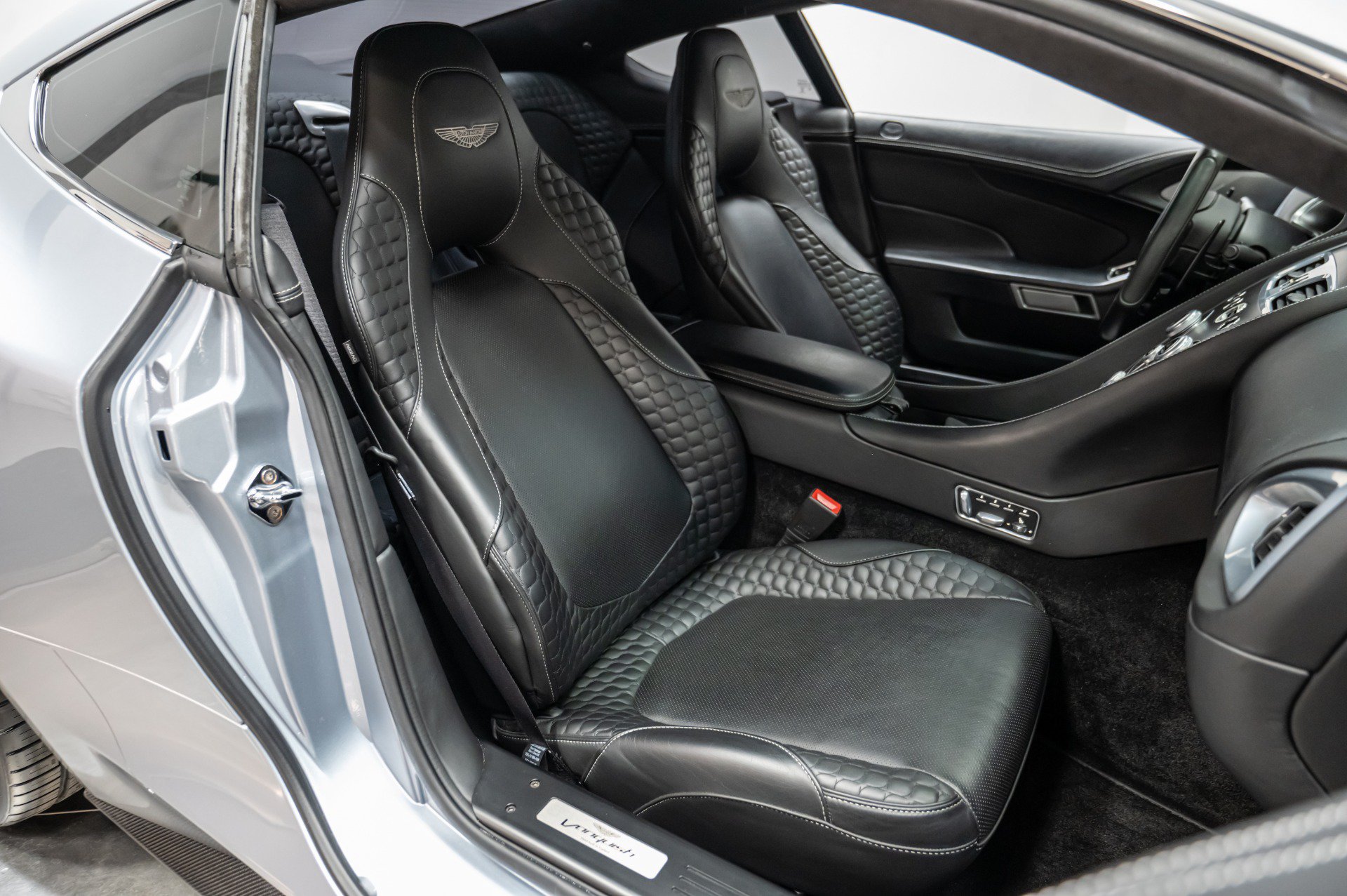 Used 2014 Aston Martin Vanquish Coupe RWD image 38