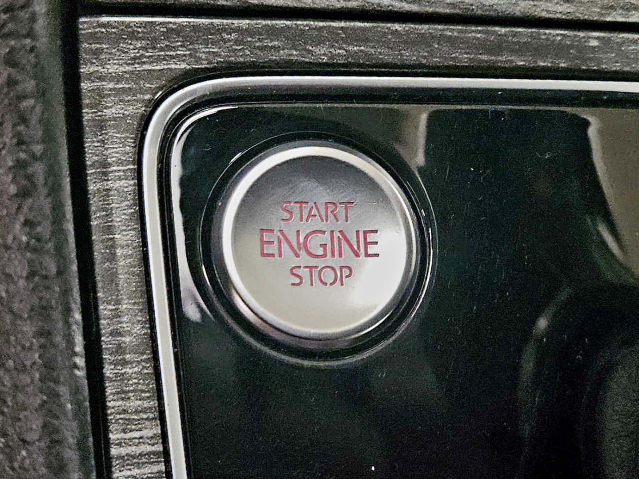 Used 2018 Volkswagen Passat 2.0T SE image 30