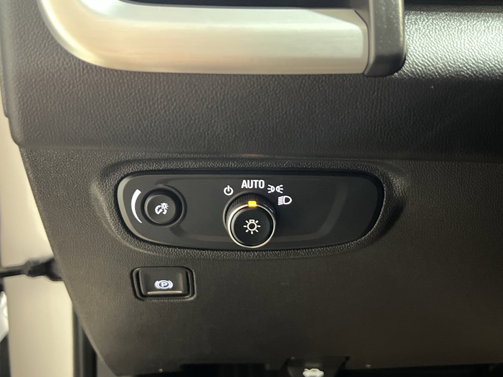 Used 2024 GMC Terrain SLE w/ Driver Convenience Package image 13