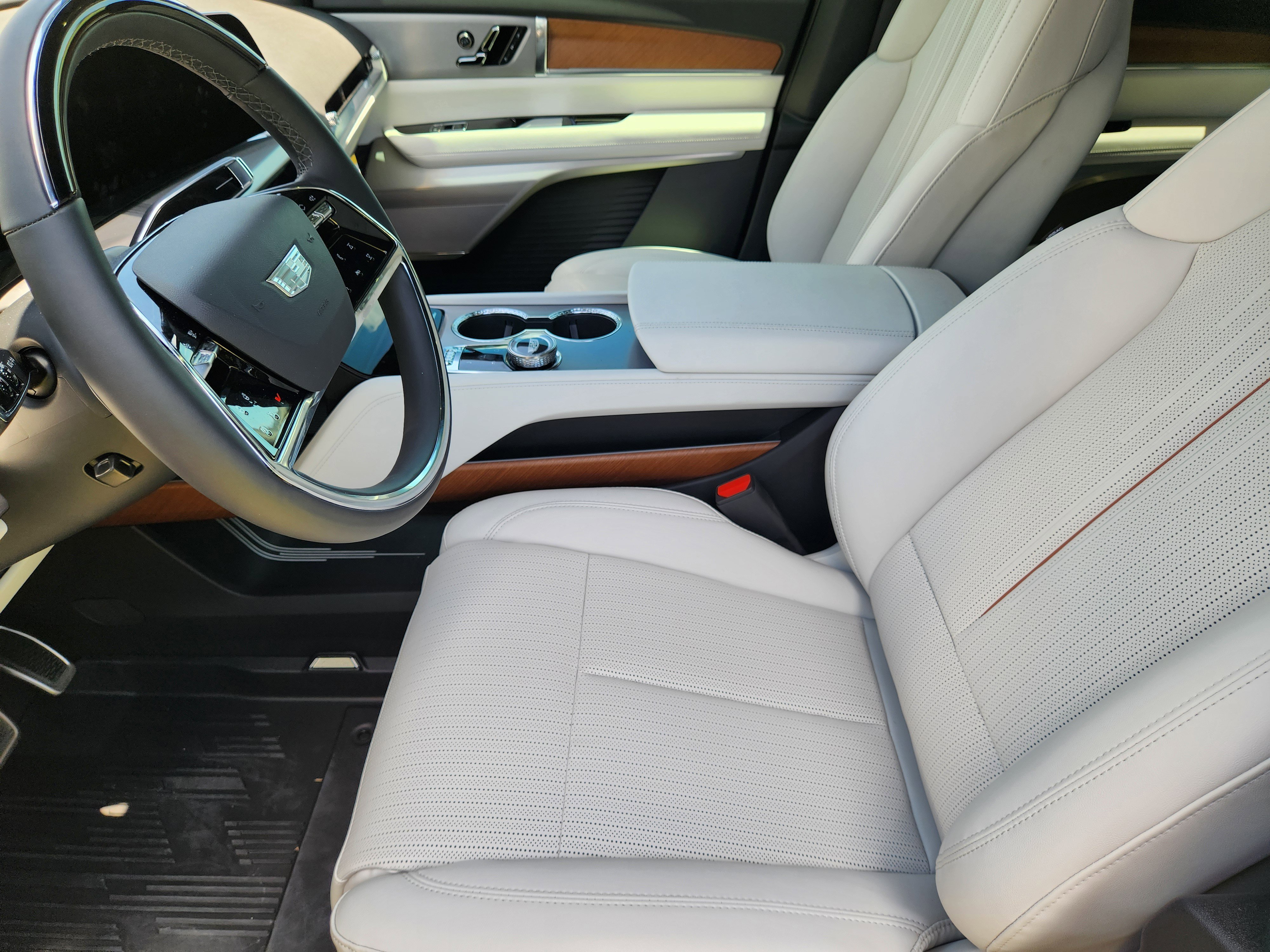 New 2026 Cadillac Vistiq Sport w/ LPO, Floor Liner Package image 9